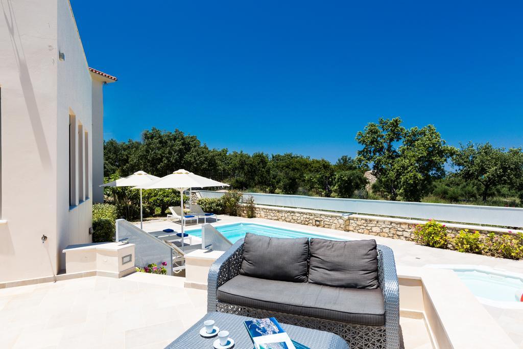 Deluxe Villa Ianthos - Outdoor Hot Tub & Kids Pool Gállos エクステリア 写真